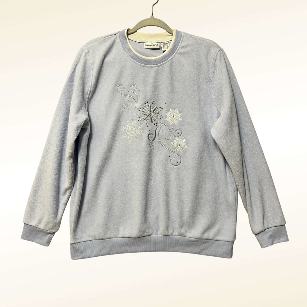 Madison Taylor Womens Fleece Sweatshirt NWT Size Large Blue Snowflake Embroidery